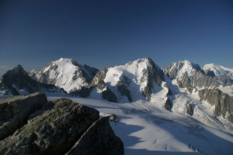 Panorama au coeur du massif (glacier du Tour, Aiguilles d'Argentire, du Chardonnet, Verte et Mont-Blanc)