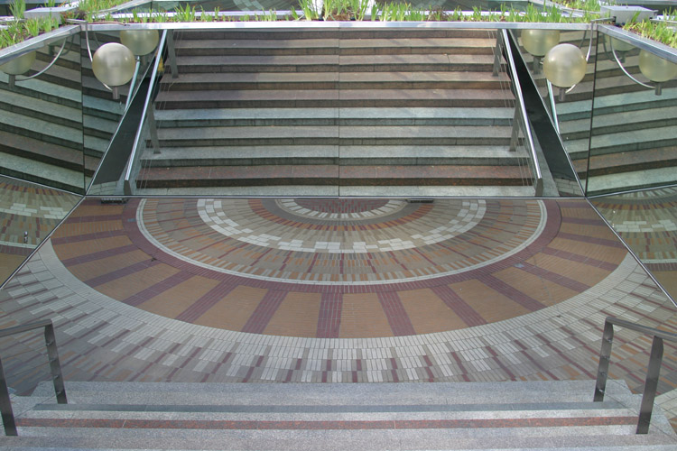 Escalier en miroir (Paris, La Dfense)