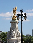 Buckingham Place Statue
